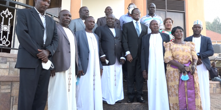 Katikkiro Mayiga akubagizza Omugagga Yanga n’asaba abantu okukulaakulanya gye bava