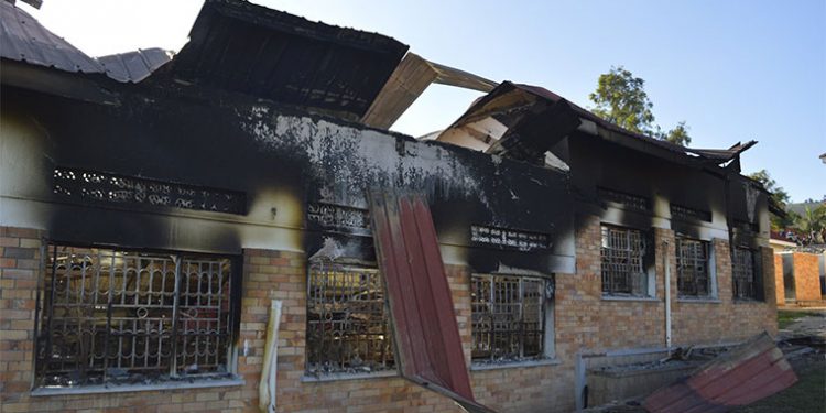 Bannanyini masomero batabuse, baagala alipoota ku muliro oguzze gubaawo