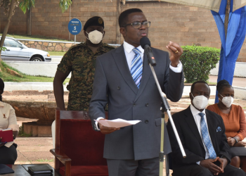 Buganda yaakuddamu okugema abantu COVID-19 – Katikkiro Mayiga