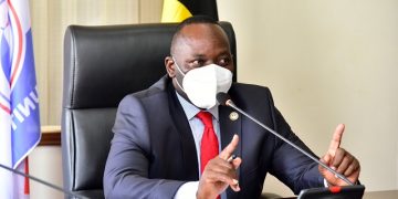 Akulira oludda oluvuganya ayagala Palamenti eve mu luwummula eteese ku bbeeyi y’amafuta