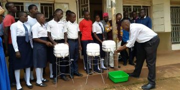 Si kya tteeka nti abaana balina kusooka keberebwa okudda ku ssomero – Gavumenti