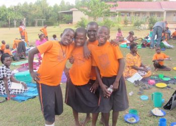 Gavumenti eremeddeko ku by’okugaana okukyalira abaana, ebyemizannyo babikkirizza