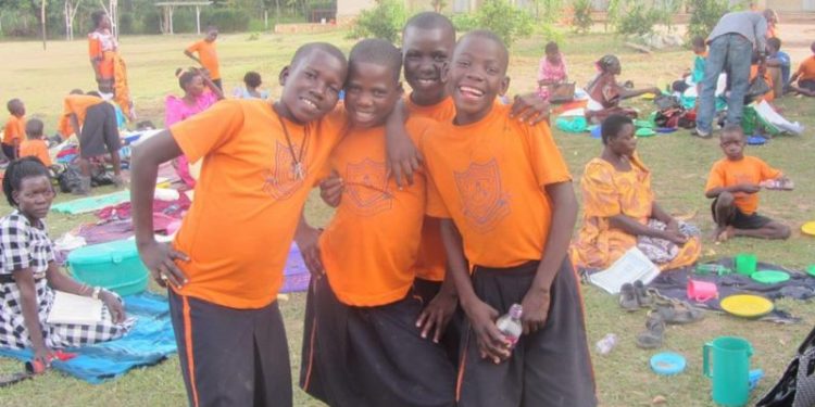 Gavumenti eremeddeko ku by’okugaana okukyalira abaana, ebyemizannyo babikkirizza