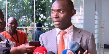 Male Mabirizi bamusindise mu kkooti lwa kuzannyira ku balamuzi