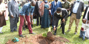 Katikkiro Mayiga asabye ab’e Buvuma obuvubi bagatteko obulimi