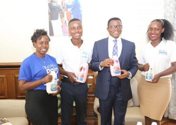 Katikkiro Mayiga asabye abavubuka okubaako bye batandika nga bakyali bato