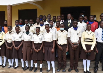 Katikkiro Mayiga amalirizza okulambula Buvuma, akuutidde abazadde ku kuweerera abaana