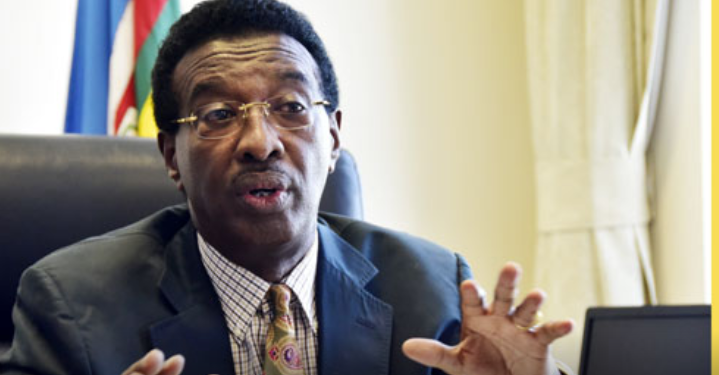 Minisita Jim Muhwezi yeegaanye eby’okutulugunya abavunaana mukyamu