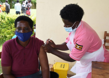 Bannakyewa balabudde ab’ebyobulamu ne Palamenti ku by’okugema abantu ku kifuba