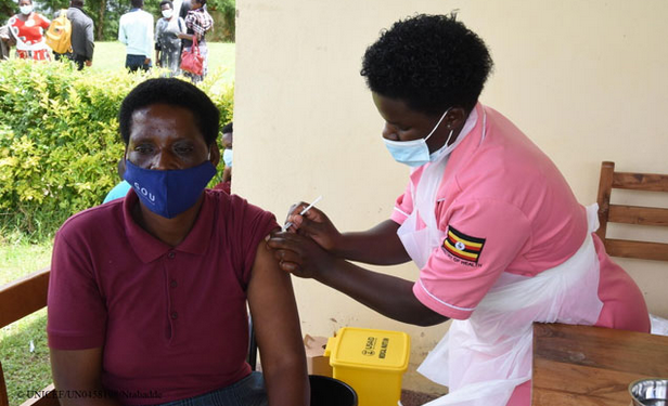 Bannakyewa balabudde ab’ebyobulamu ne Palamenti ku by’okugema abantu ku kifuba