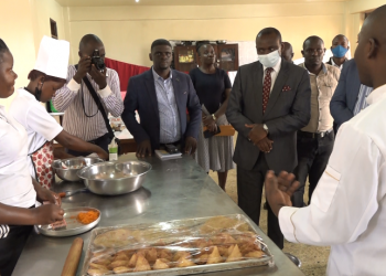 Minisita Ssekabembe asabye abavubuka okwettanira ebyemikono