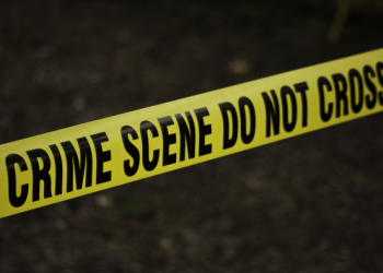 KITALO! Omulalu akubye omupoliisi ejjinja n’amutta