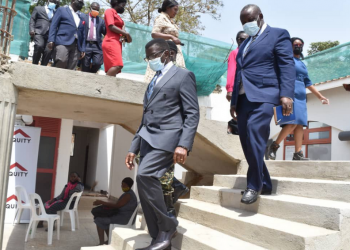 Katikkiro Mayiga agumizza abantu  ku magye agali ku mbuga y’e Kyaddondo