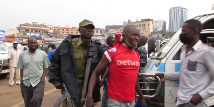 Abatakisi mu ppaaka enkadde basobeddwa; ekitundu kitwaliddwa abagagga