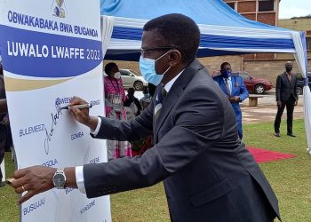 Katikkiro Mayiga awakanyizza ekya Uganda okuva mu mukago gw’abatunda emmwanyi mu nsi yonna