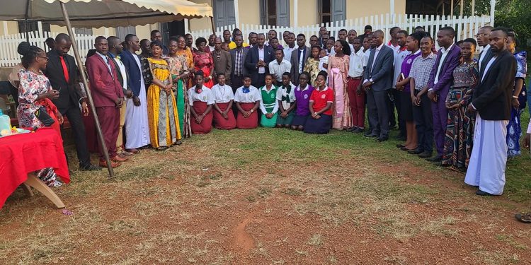 Owek. Ssekabembe asabye Museveni ayimbule abavubuka abaakwatibwa olw’ebyobufuzi