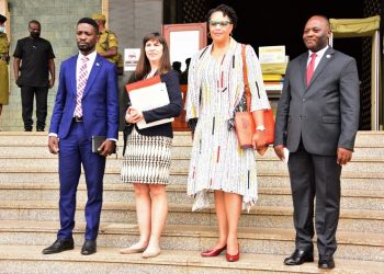 Bobi Wine yeegayiridde Abamerika baboole Museveni