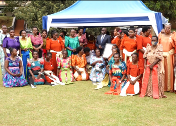 Abazadde basabiddwa okugunjula obulungi abaana