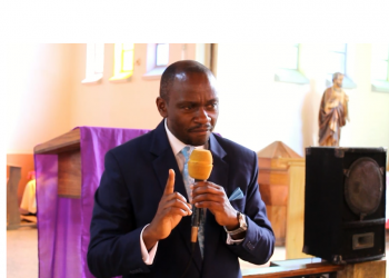 Minisita Ssekabembe asabye abazadde okukuliza abaana baabwe mu ddiini