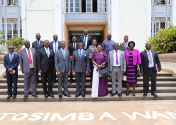 Katikkiro Mayiga asabye bannabyabufuzi okukola ku biruma abantu