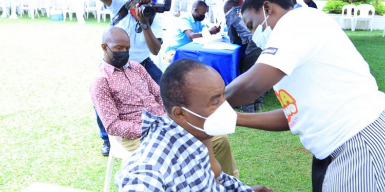 Minisita Nankindu asabye abazadde  okugemesa abaana abatuuse ekirwadde ki Corona