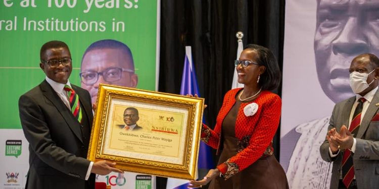 Katikkiro Mayiga atenderezza omugenzi Martin Luther Nsibirwa
