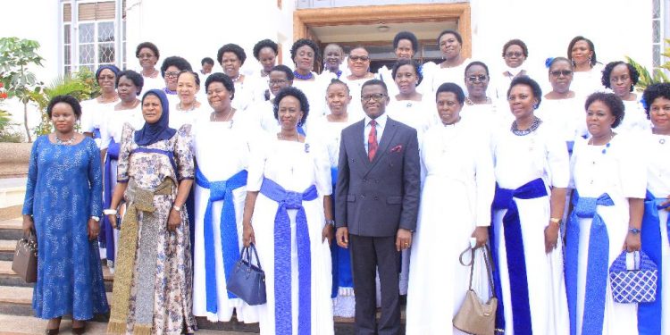 Kamalabyonna Mayiga akuutidde abakyala okukwasa abaana amakubo amatuufu
