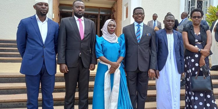 Katikkiro Mayiga asabye RCC akole ku banene abaagala okwezza ettaka lya Buganda mu Kampala