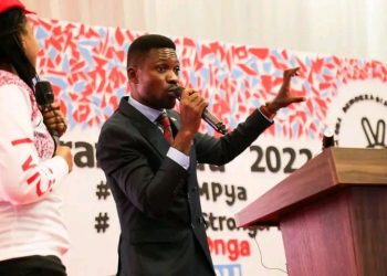 Kyagulanyi asabye ab’e Tanzania okumuyamba aggyeko Museveni