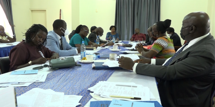 Abakulira Akakiiko k’ebyobulamu basisinkanye Minisita Nankindu