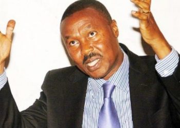 Gen Muntu asabye Muhoozi asooke awummule amagye bwaba ayagala okwenyigira mu by’obufuzi
