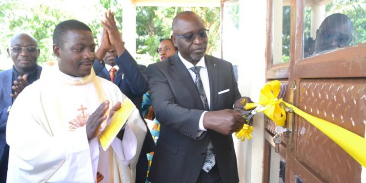 Aba Rotary bazimbidde abeetaavu amayumba e Ssese