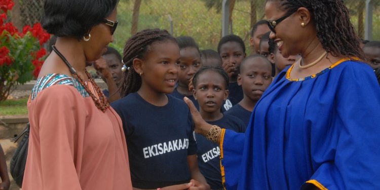 Nnaabagereka ategese Ekisaakaate kya bannayuganda abawangaalira ebweru