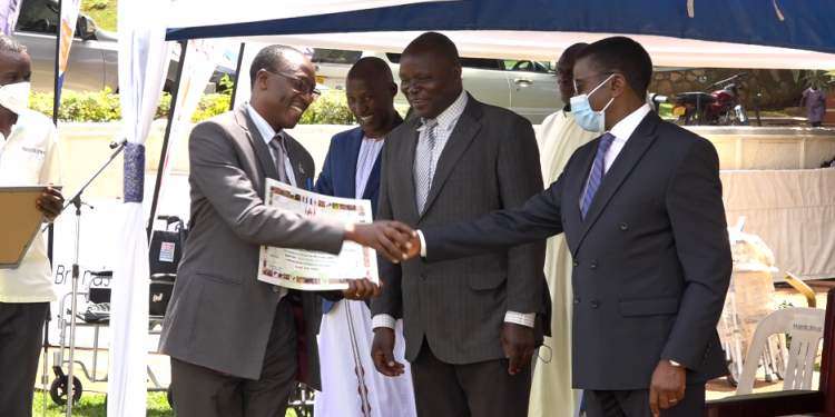 Katikkiro Mayiga agamba Buganda okukula kijja kuva ku ngeri gyekwatamu akatono keerina