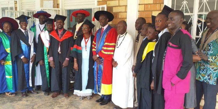 Minisita Kiyimba asabye abayizi okwettanira amasomo g’ebyemikono