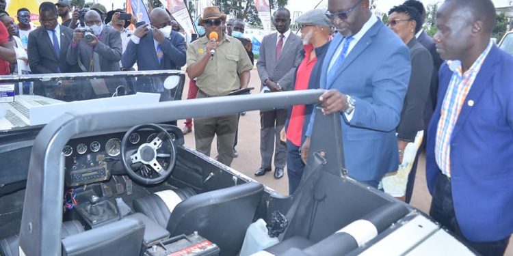 Owek. Waggwa Nsibirwa asabye bannabizineensi okwettanira emyoleso