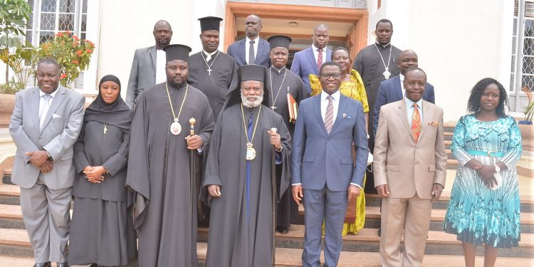 Katikkiro Mayiga yeebazizza Ssaabasumba  Muzeeyi olw’okutunda Uganda ebunaayira