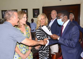 Katikkiro Mayiga atenderezza aba Wells of Life olw’okubunyisa amazzi amayonjo