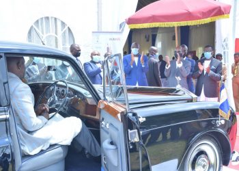 Kabaka Mutebi aweereddwa emmotoka eyali eya Ssekabaka Muteesa II ng’ ekirabo ky’ Amazaalibwa ge ag’e 67