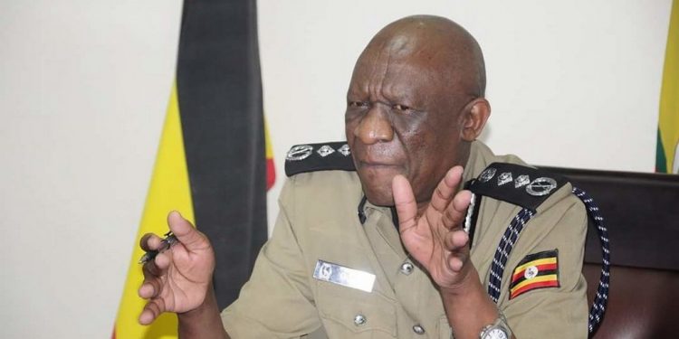 IGP Ochola agamba abasse omupoliisi e Luweero bagenderedde mmundu bazikozesa mu bunyazi