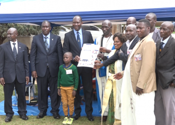 Abazadde basabiddwa okuteekateeka abaana, beewale okubategekera