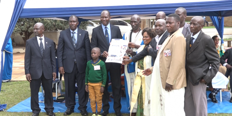 Abazadde basabiddwa okuteekateeka abaana, beewale okubategekera