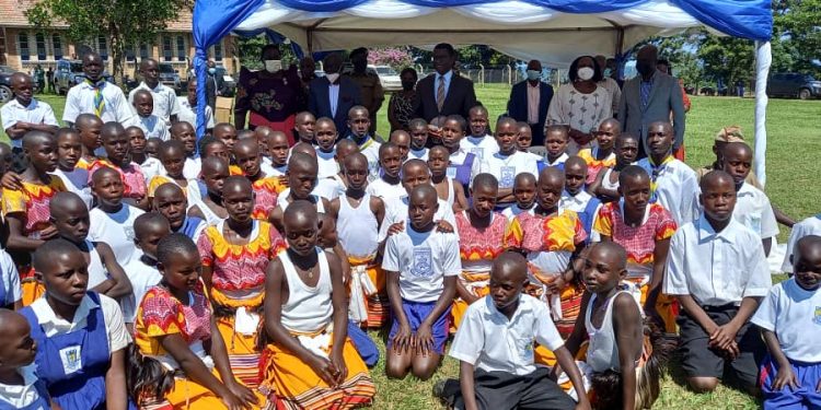 Owek. Mayiga ayagala abaami bataase abawala abato ku Mukenenya kiyambe omujiji ogujja  