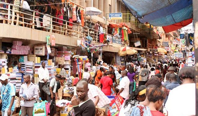 Abasuubuzi balaajanye ku mabanja, bizineensi bazitwala