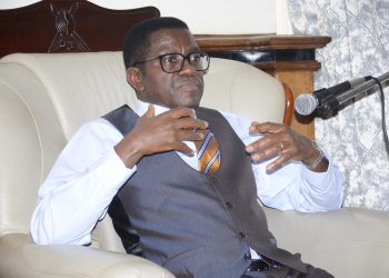 Owek. Mayiga asabye abawangaalira ebunaayira  okwegatta basige ensimbi