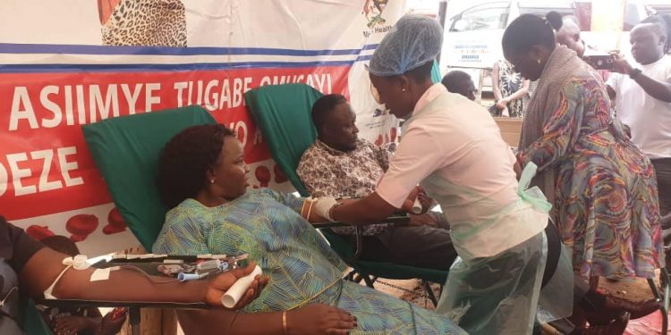 Minisita Nankindu atongozza okugaba omusaayi mu Mawokota