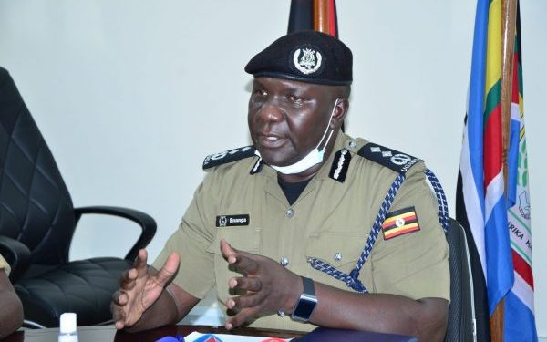 Poliisi erabudde Bobi Wine ne Dr Besigye ku kutegeka okwekalakaasa