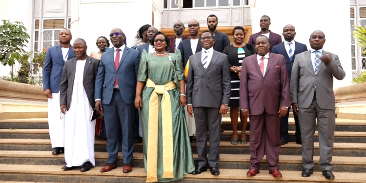 Katikkiro Mayiga asabye abantu okwettanira okuwandiisa kampuni