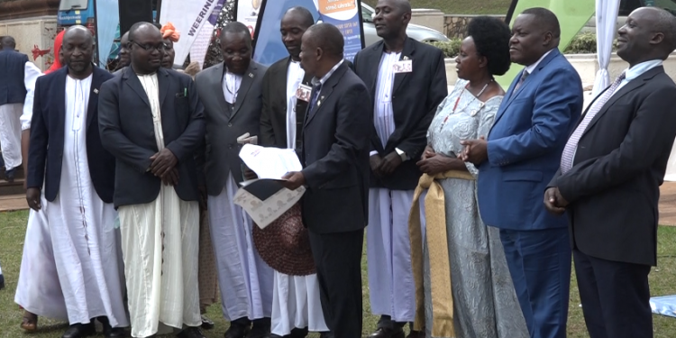 Owek. Bwanika asabye abazadde okusiga empisa mu baana