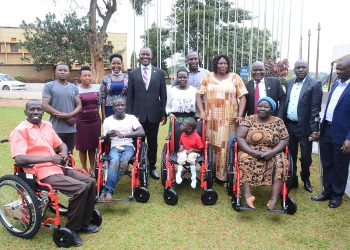 Beene asiimye nawa abaliko obulemu obugaali bubayambeko